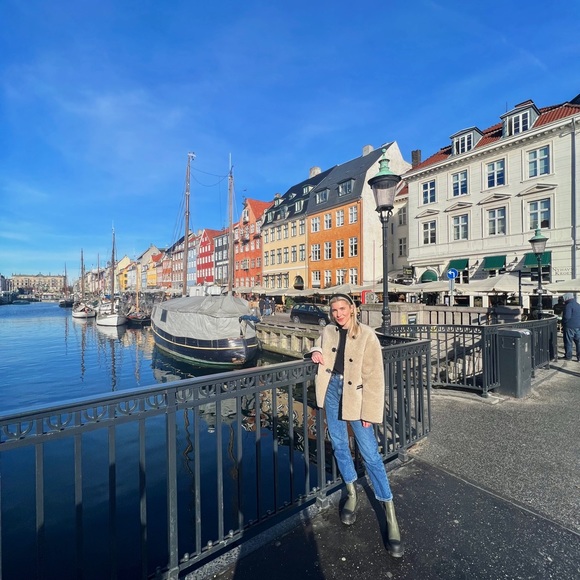 Meet your Posher, Patricia - Picture 1 of 1